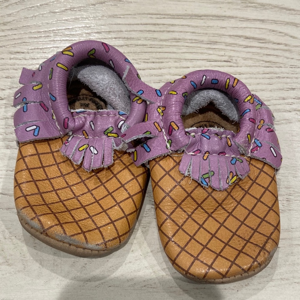 FRESHLY PICKED SPRINKLES SHOES SIZE 3 BROWN PURPLE